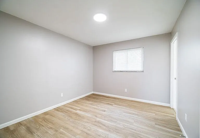 1075 Oak St #E — Photo 12