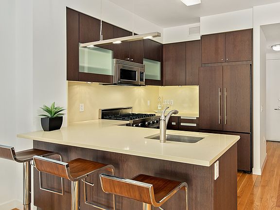 4th image of 800 10th Ave #3D