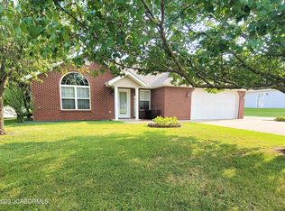 185 Crest Ave, Holts Summit, MO 65043