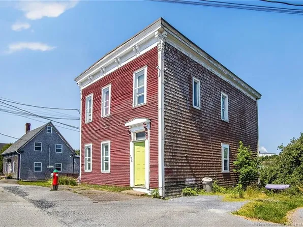 135 Riverview Dr, Saint John, NB E2M 1M5