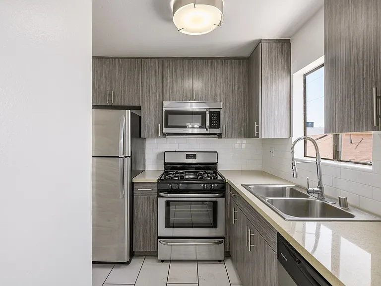 5533 Barton Ave — Photo 2