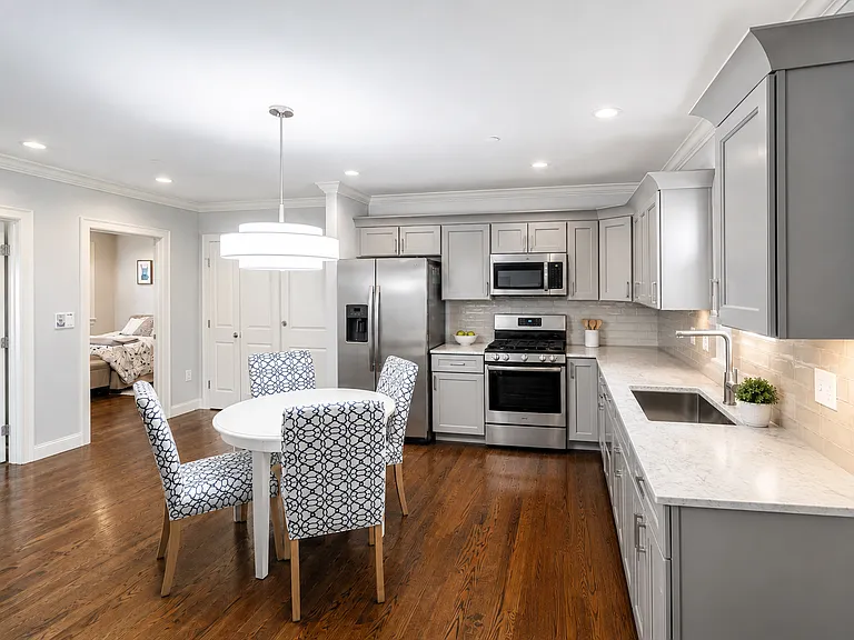 128 Waverly St #1 — Photo 8