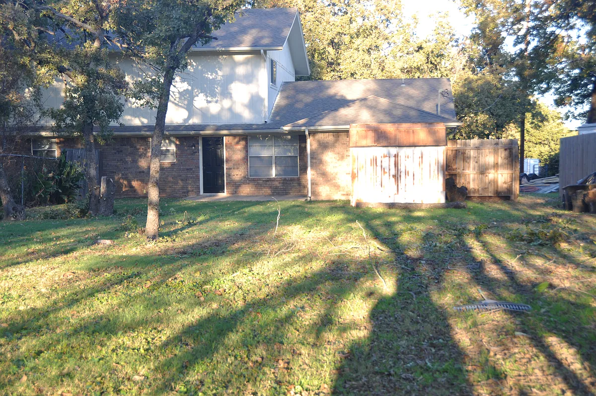 Building Photo - 2610 W Highland Dr
