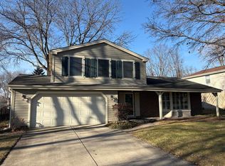 1525 Chippewa Dr, Naperville, IL