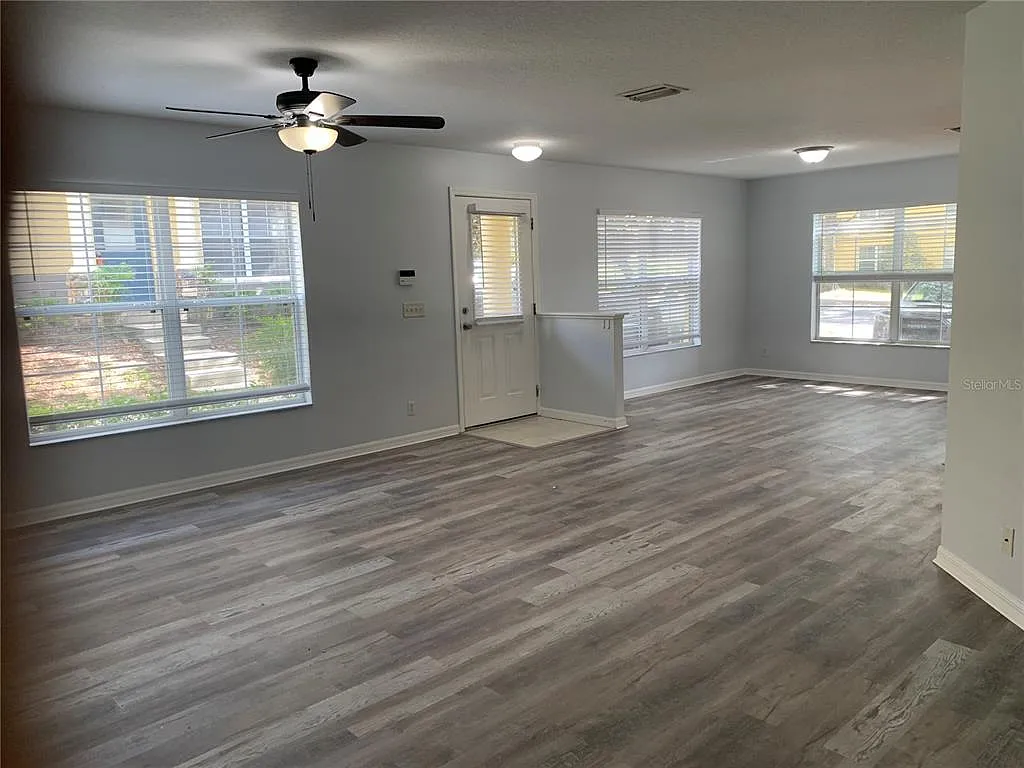 3 bed, 2.5 bath, 1408 sqft, $1,800 — Photo 2