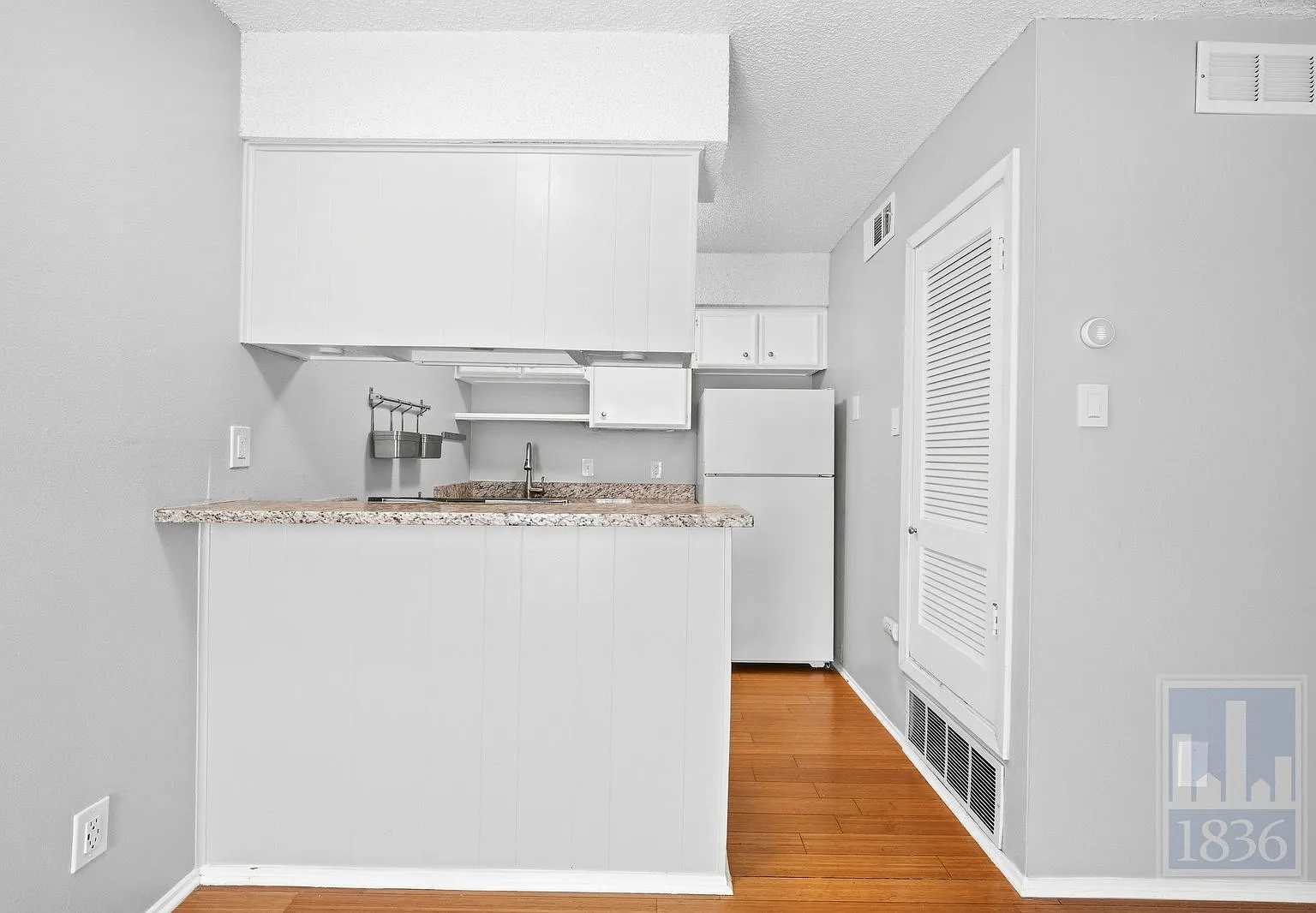 1 bed, 1.0 bath, 314 sqft, $1,050 — Photo 3