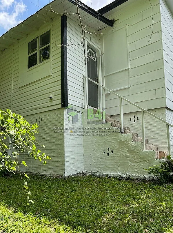 2 bed, 1.0 bath, 1151 sqft — Photo 2