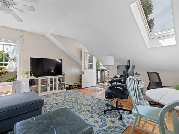16 West St APT 3, Worcester, MA 01609
