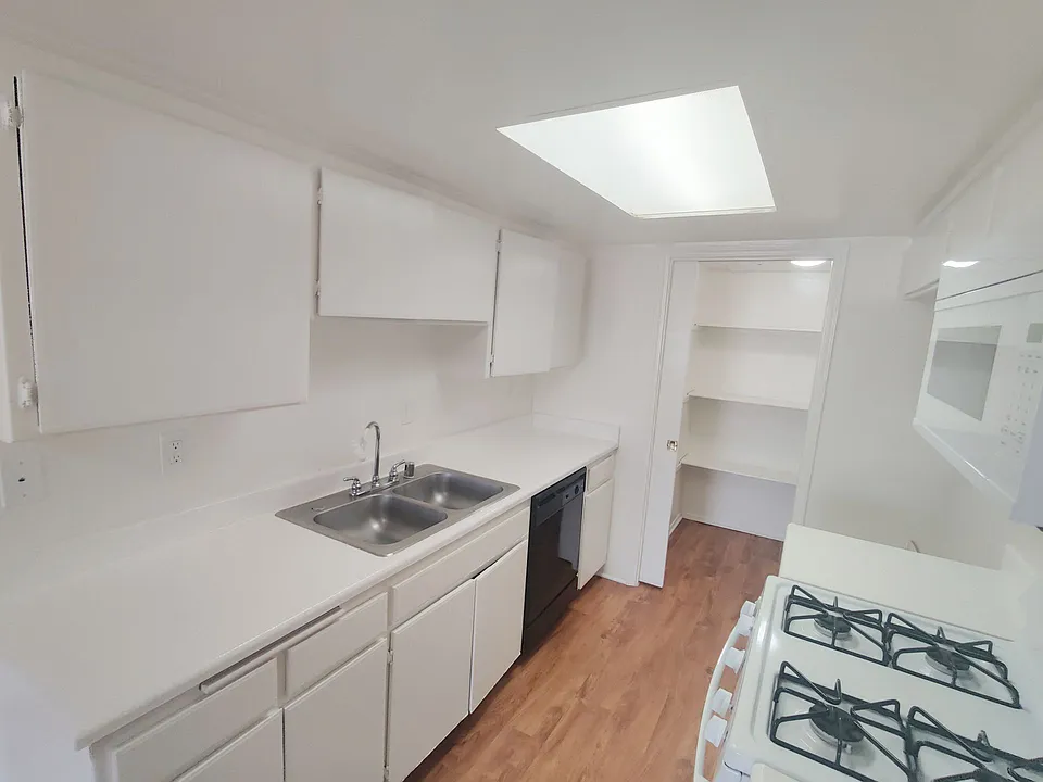 White Oak Apartments