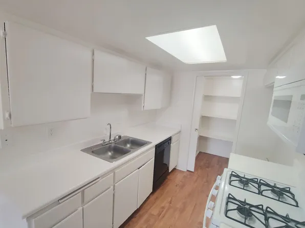 White Oak Apartments, 9841 White Oak Ave #208, Northridge, CA 91325
