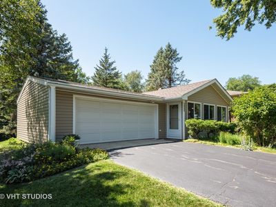 1843 Center Dr, Carpentersville, IL, 60110