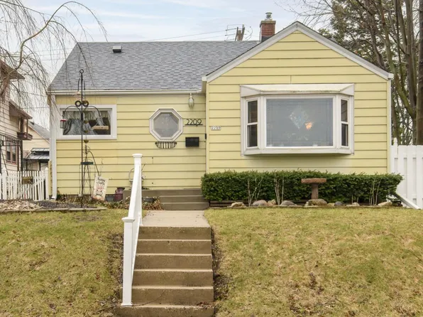 2209 South 64th STREET, West Allis, WI 53219