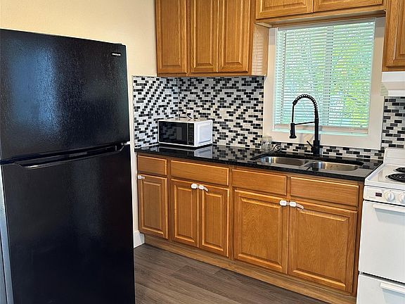 3rd image of 1321 Harris Hill Rd