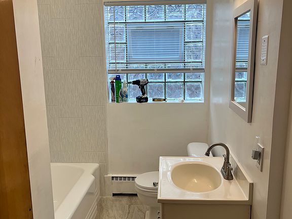 3rd image of 1320 W 89th St APT 2E