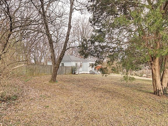 2nd image of 732 Carlyle Pl
