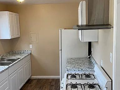 3rd image of 1568 W Virginia St