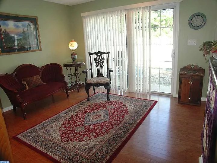 102 Shrewsbury Ct — Photo 8