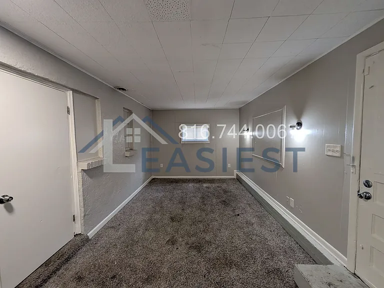 2129 E 77th Ter — Photo 10