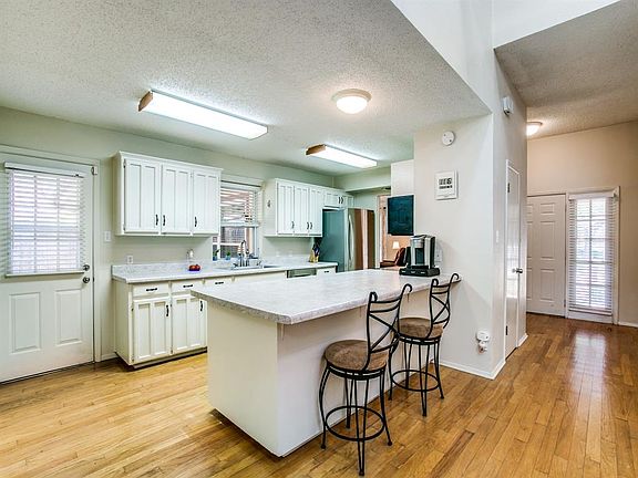4th image of 1501 Schumac Ln
