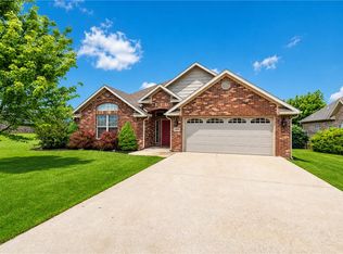 1001 Tarah Knolls Cir, Centerton, AR 72719