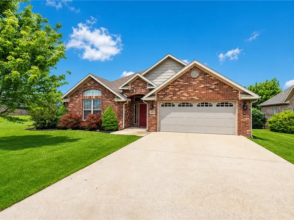 1001 Tarah Knolls Cir, Centerton, AR 72719