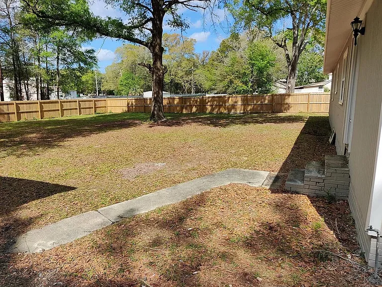 1088 Mapoles St — Photo 11