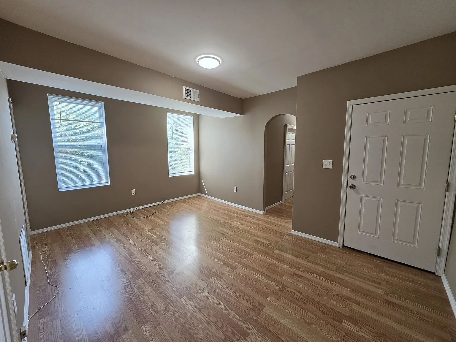 2 bed, 1100 sqft, $1,450 — Photo 3