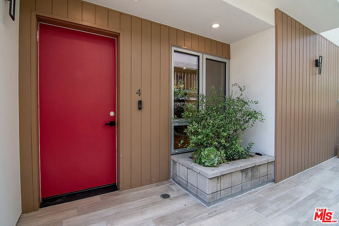 2 bed, 2.5 bath, 1250 sqft, $5,500 — Photo 3
