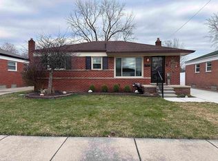 28960 Joan St, Saint Clair Shores, MI 48081