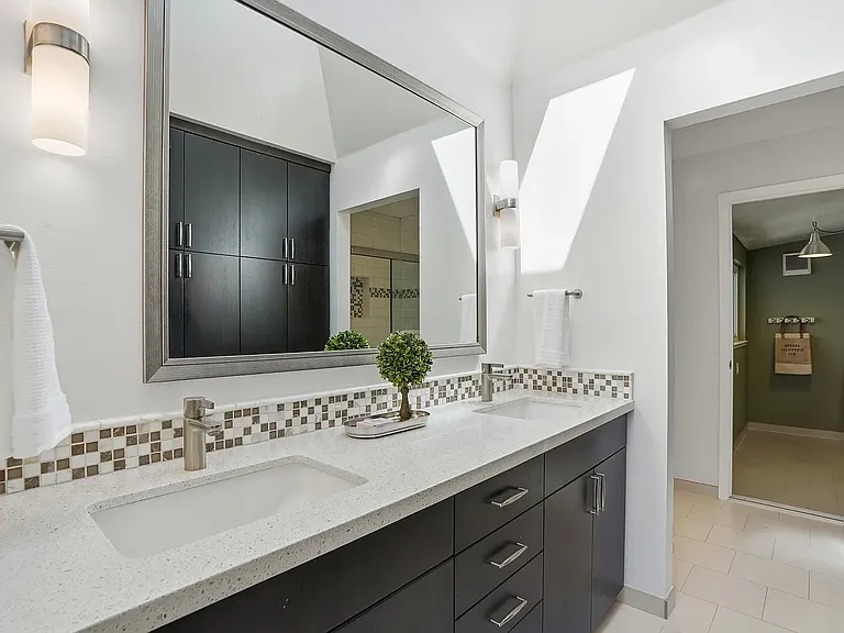 260 Corliss Dr — Photo 6