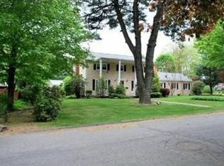 24 Dicsal Ln, Holyoke, MA 01040