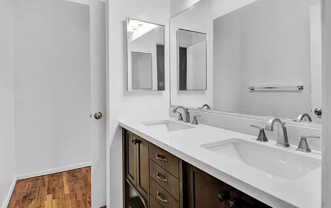 1 bed, 2000 sqft, $1,300 — Photo 2