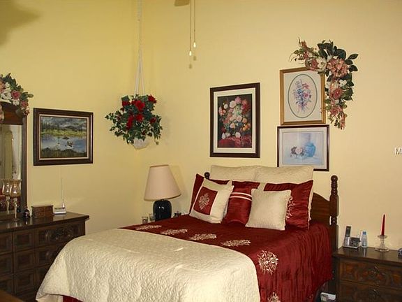 5th image of 1006 Mayfair Pl