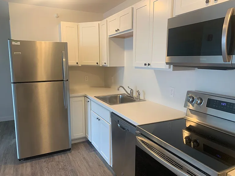 72 Upper Main St — Photo 3