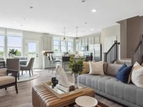 9316 Larimar Trl, Eden Prairie, MN 55347
