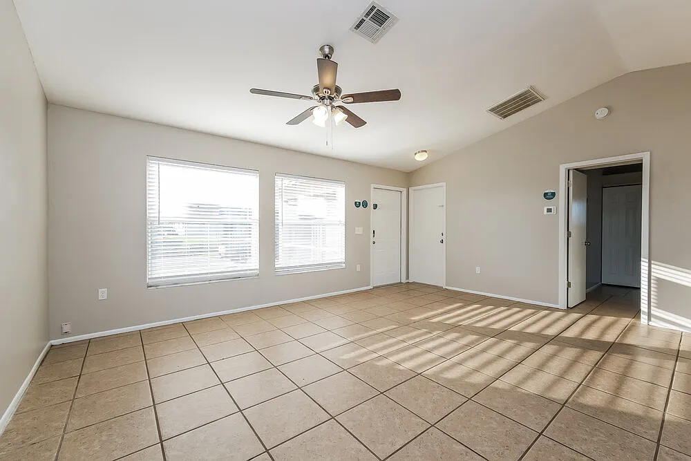 3 bed, 2.0 bath, 1116 sqft, $1,670 — Photo 4