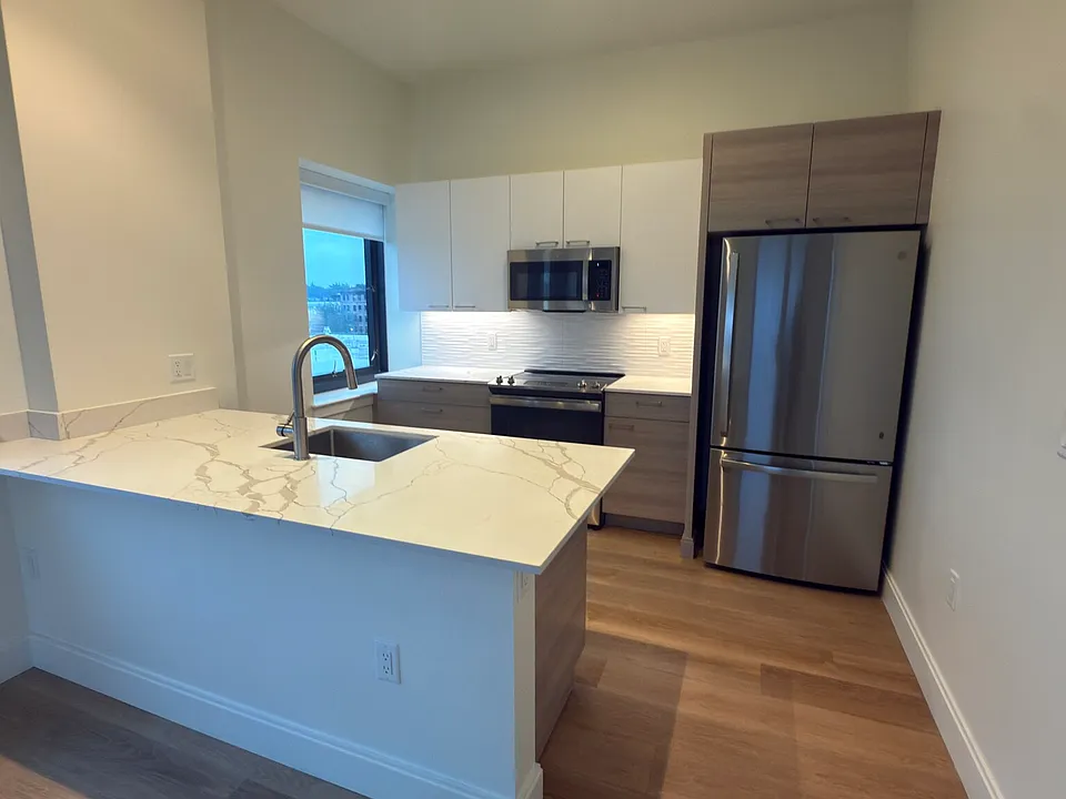 1077 Commonwealth Ave #306D