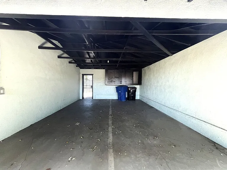 RV T 1594 B&C Sepulveda Ave — Photo 15
