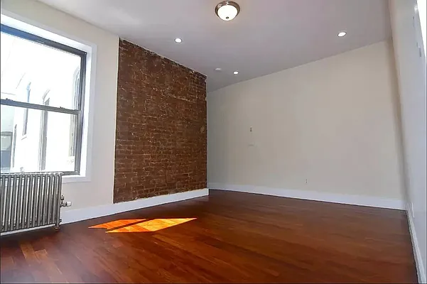 Rented by The Agency | media 2