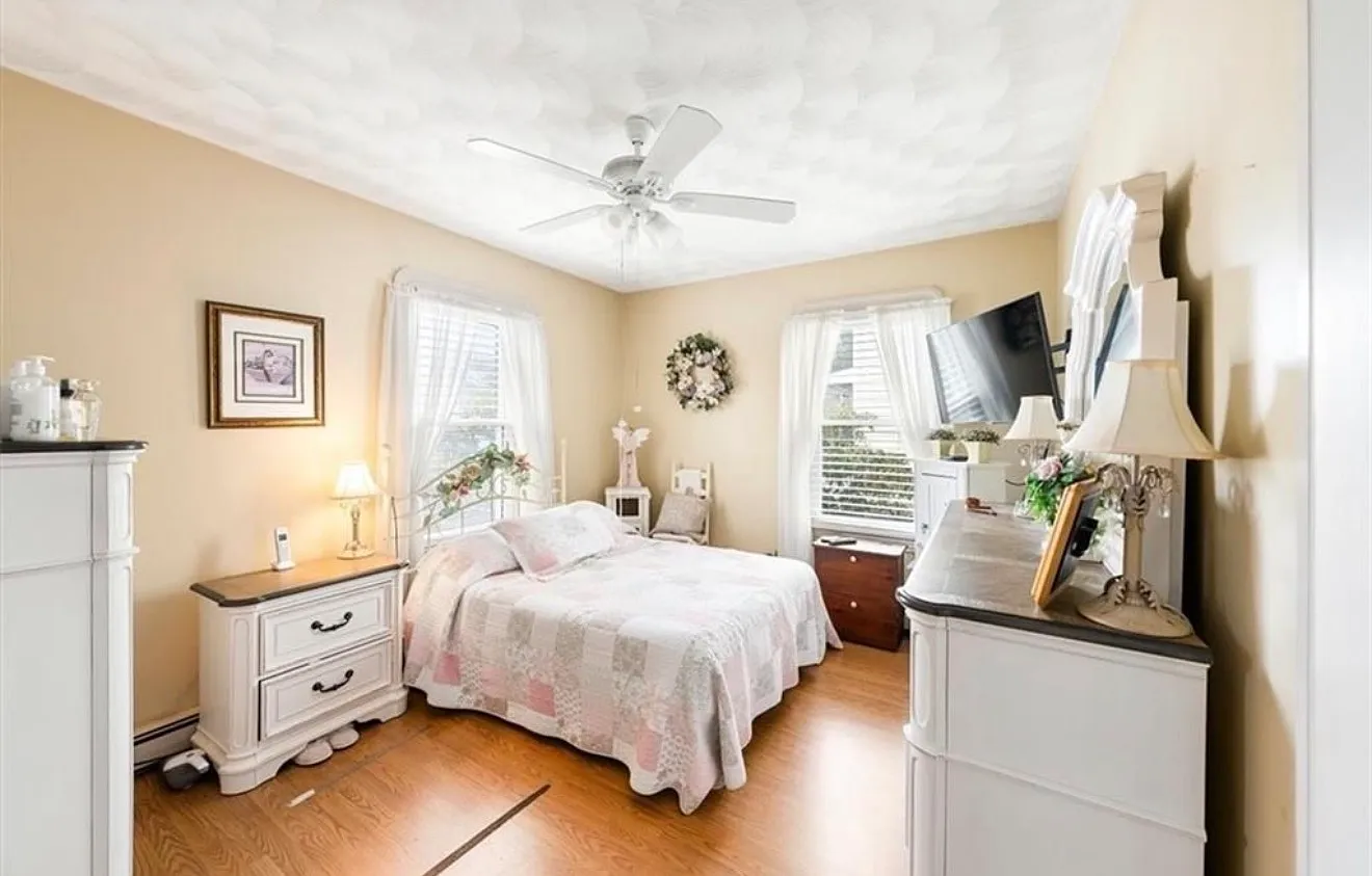 3 bed, 1137 sqft, $2,350 — Photo 3