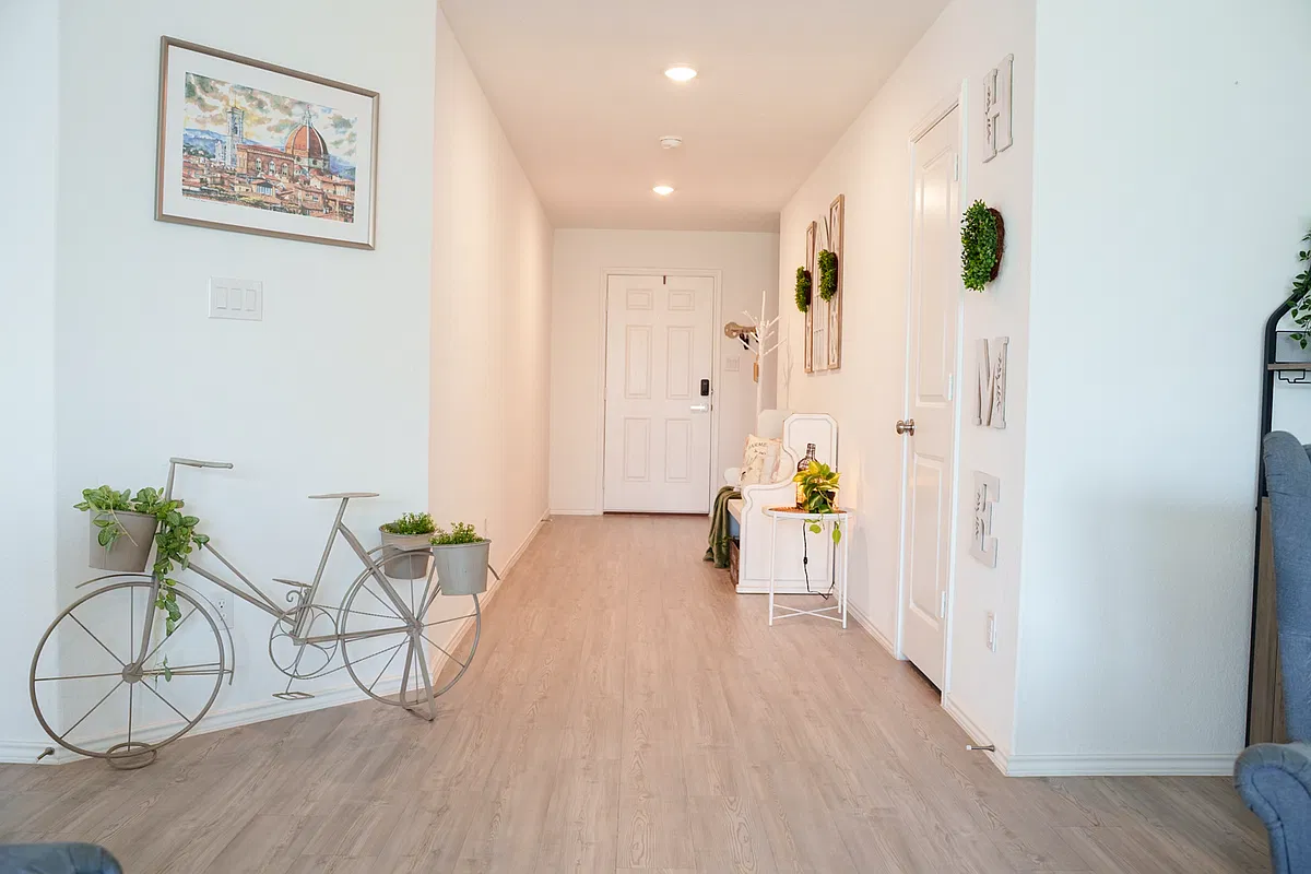 4 bed, 2.5 bath, 1950 sqft, $1,850 — Photo 4