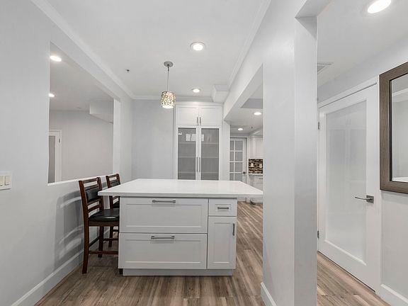 2nd image of 954 15th St Unit 101