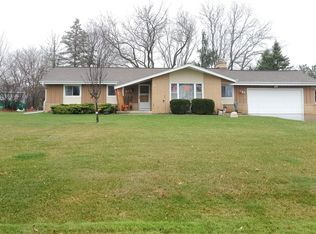 4590 S Harland Dr, New Berlin, WI 53151