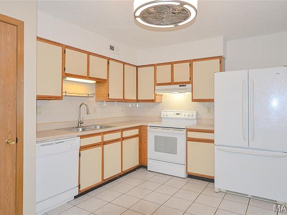 5th image of 4221 Heritage Woods Dr APT B