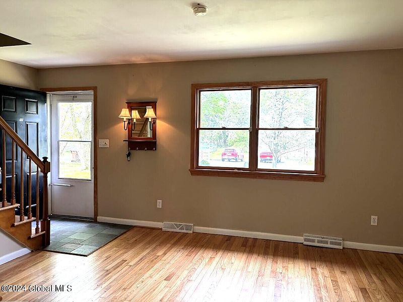 5th image of 9 Harding Avenue