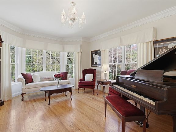 5th image of 34 Joseph Rd