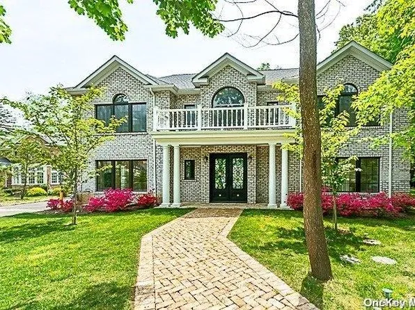 9 Radcliff Drive, Great Neck, NY 11024