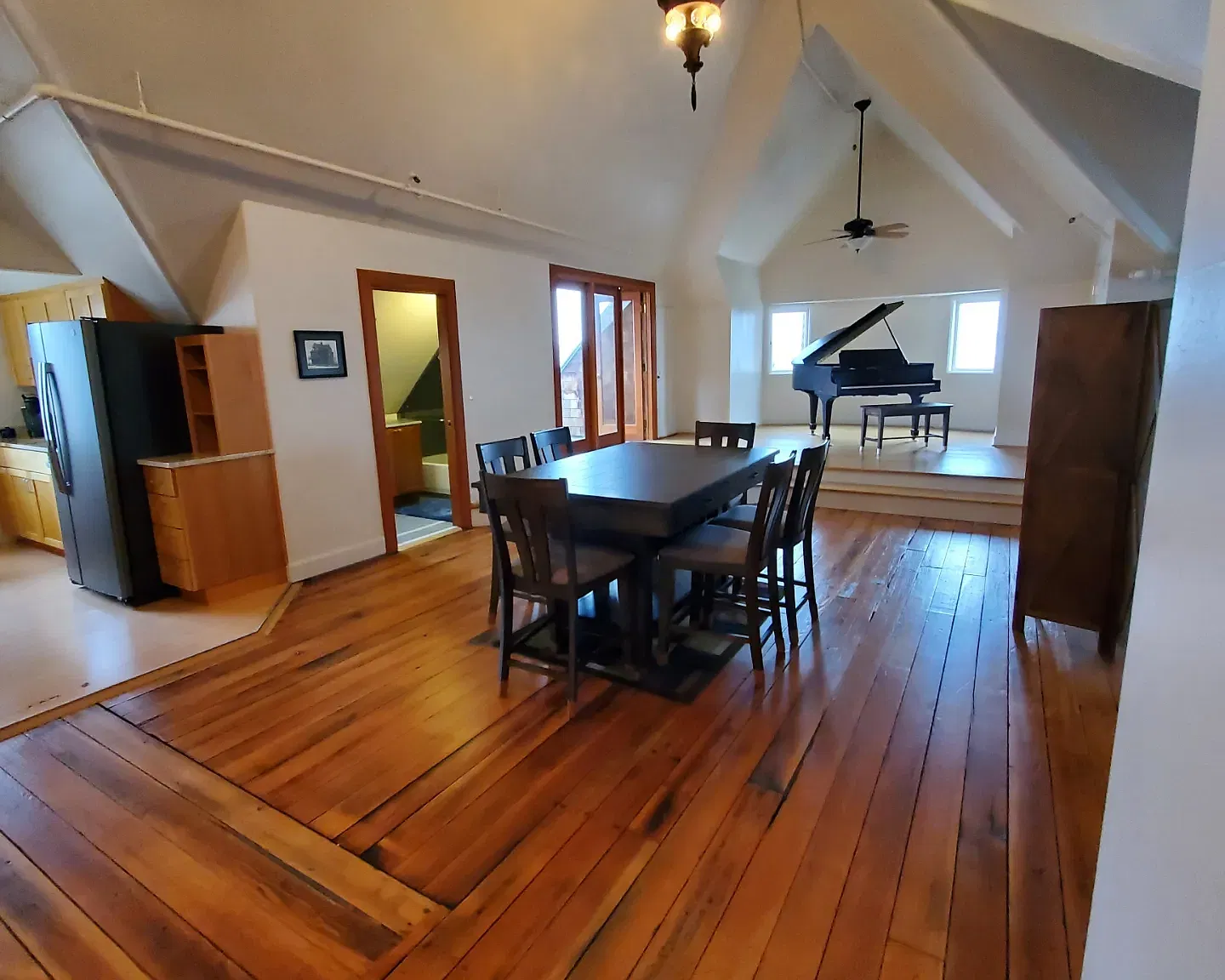 2 bed, 1.5 bath, 2000 sqft, $2,800 — Photo 2