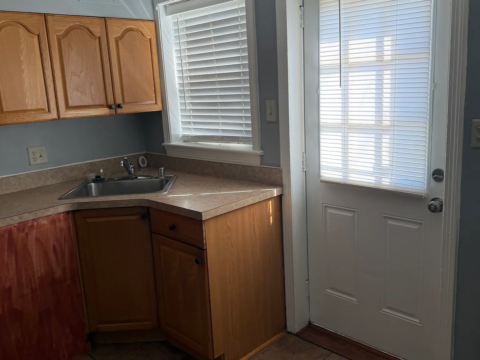 3 bed, 928 sqft, $1,800 — Photo 2