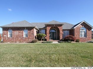 2 Westridge Ct, Maryville, IL 62062